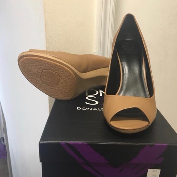 Taupe DMSX Donald J. Pliner shoes new - Picture 3 of 4
